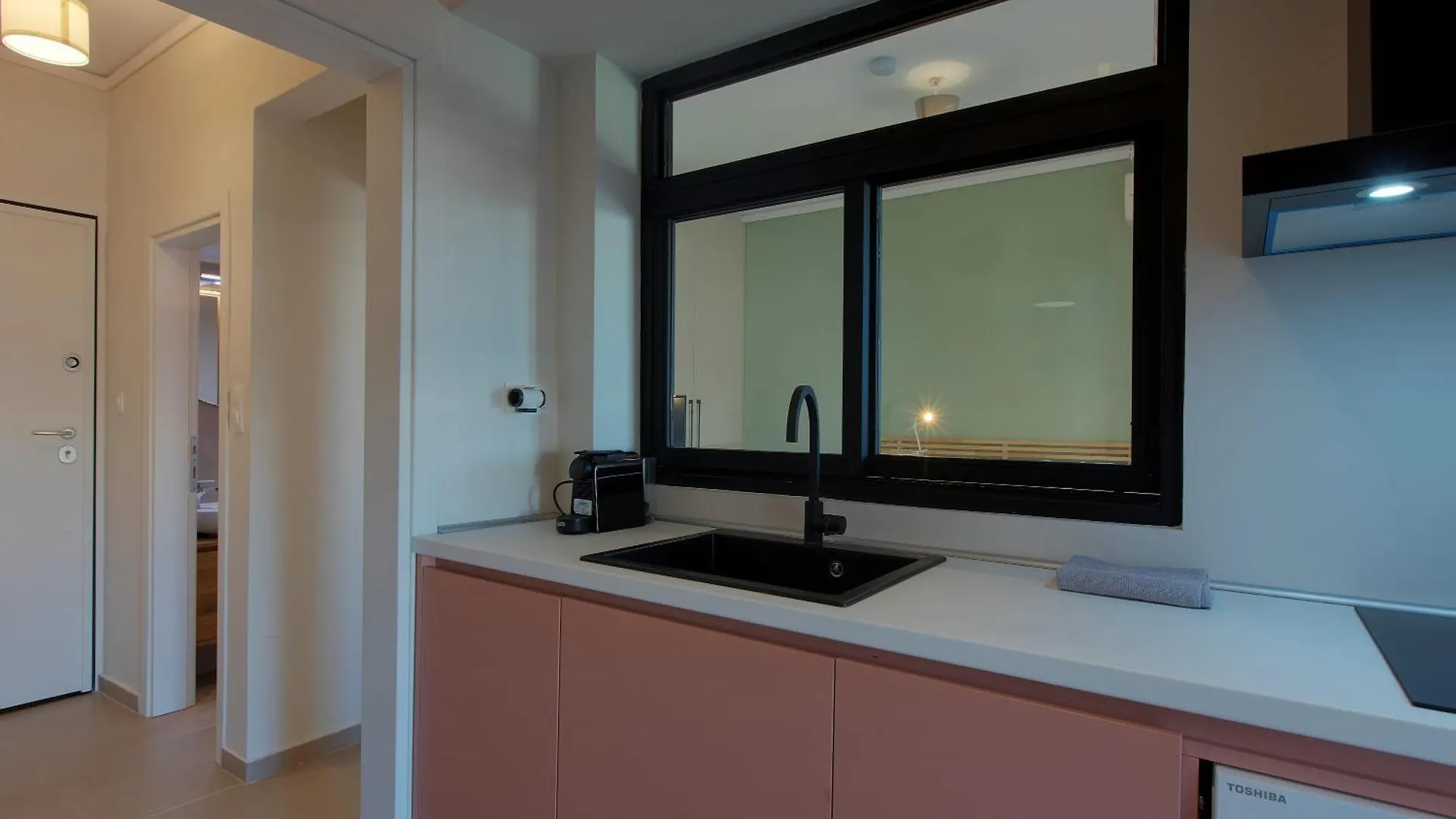 New Cozy Apt With Balcony Close To Analipsi Metro Thessaloniki