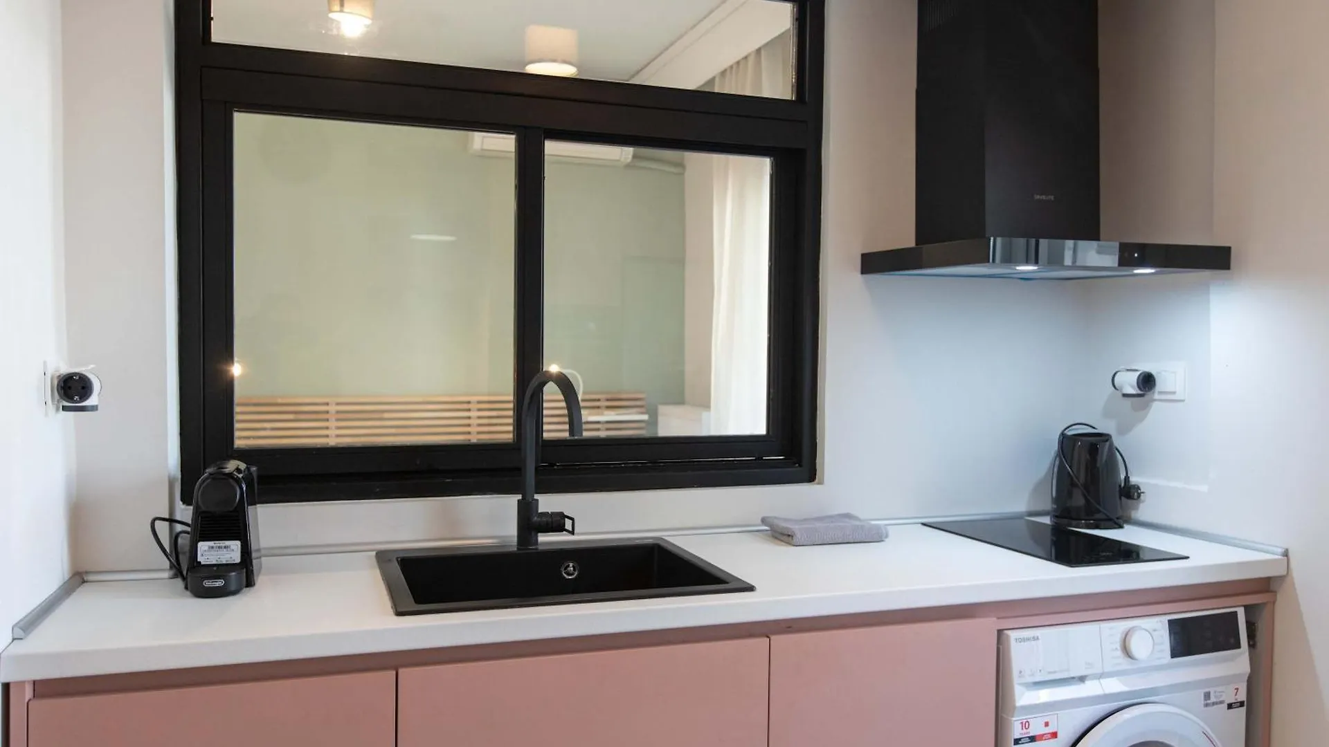 New Cozy Apt With Balcony Close To Analipsi Metro Thessaloniki 0*,  Greece